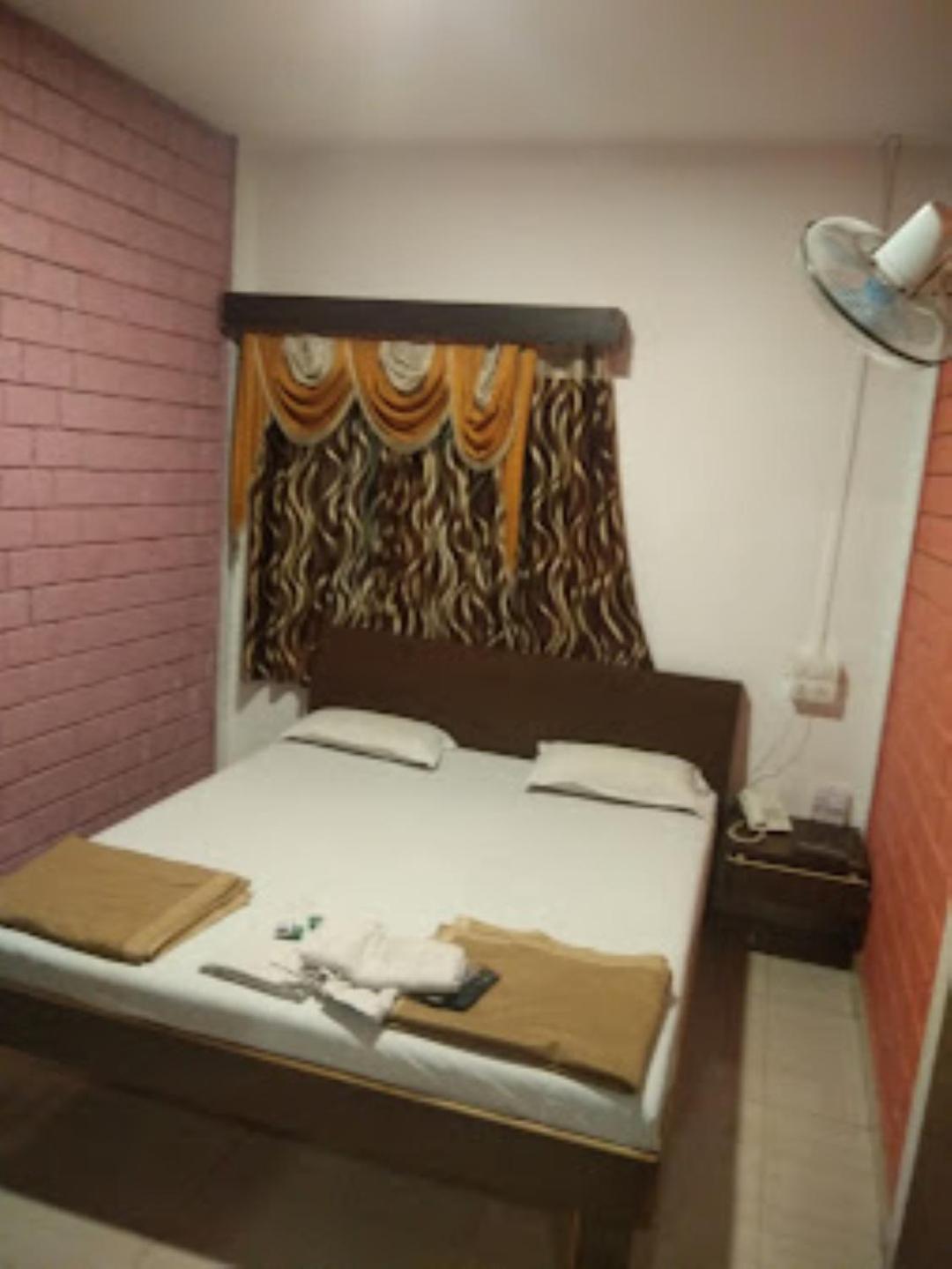 Hotel Maratha Palace,萨塔拉 外观 照片